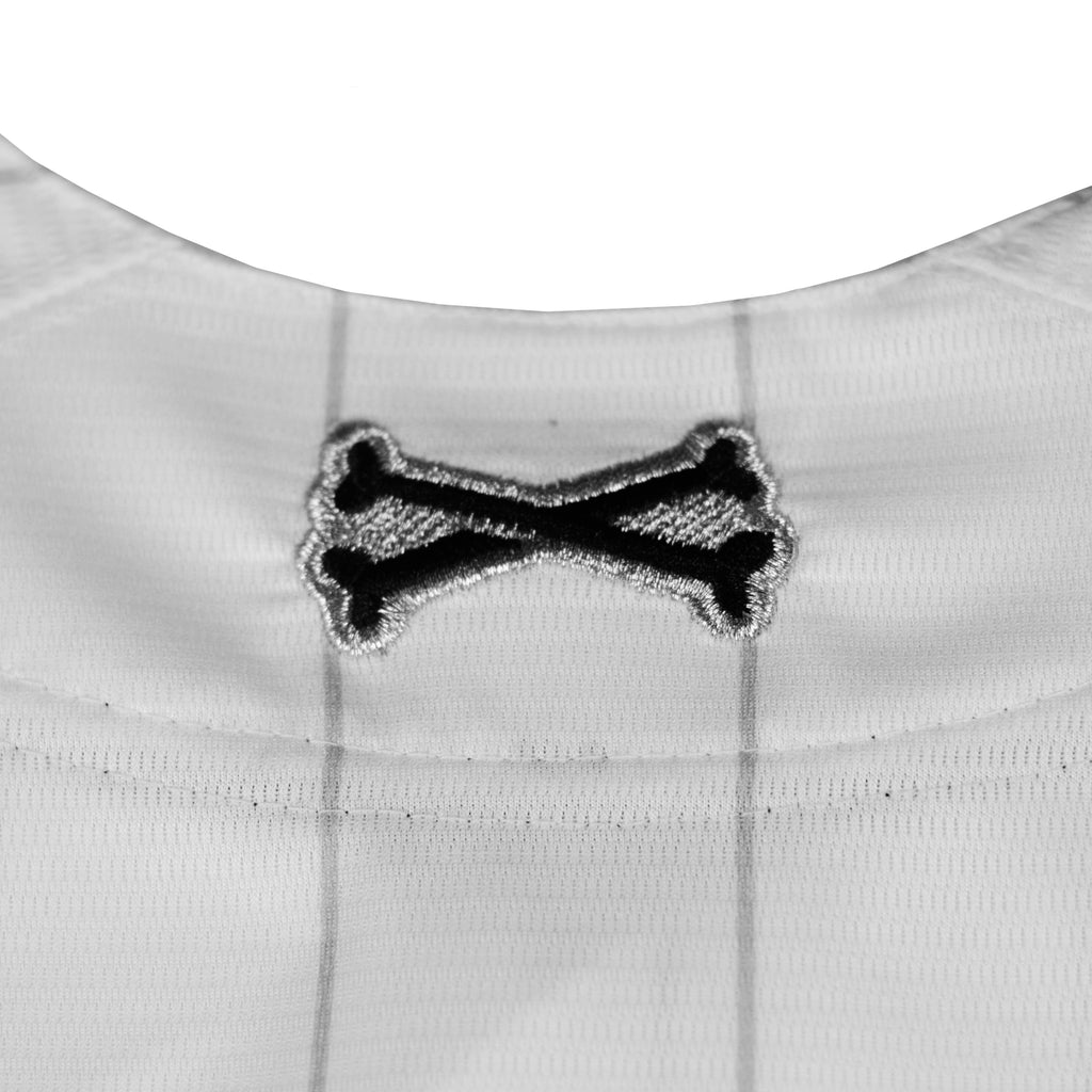 B&W jersey back logo Crossboness closeup.